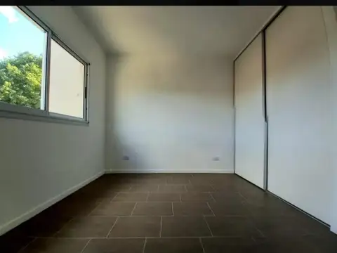 Casa en Venta en Castelar, USD 110.000