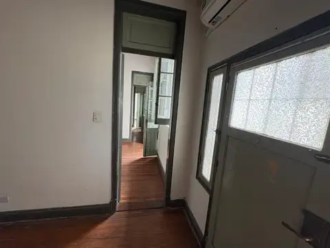 Av. Montes de Oca 700, Piso 1