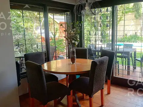 Casa en Venta con 2 cocheras