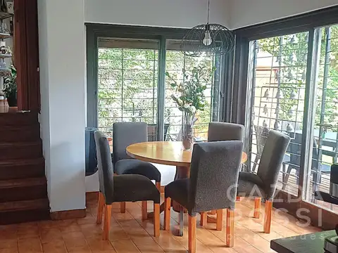 Casa 6 ambientes con 2 baños