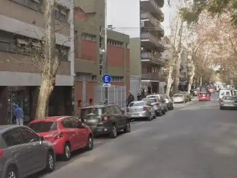 Güemes e/ Thames y Jorge Luis Borges