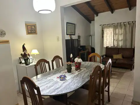 Forest 7000, casa dos dormitorios, living, cocina, patio.