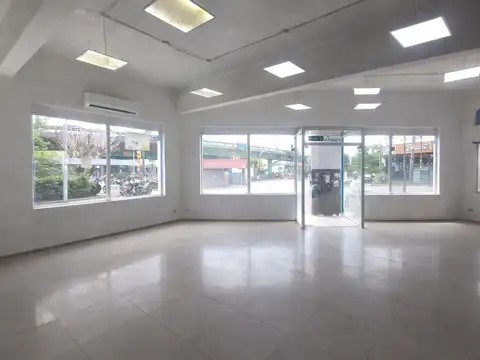 ALQUILER LOCAL EN LOMAS DEL MIRADOR ESQUINA