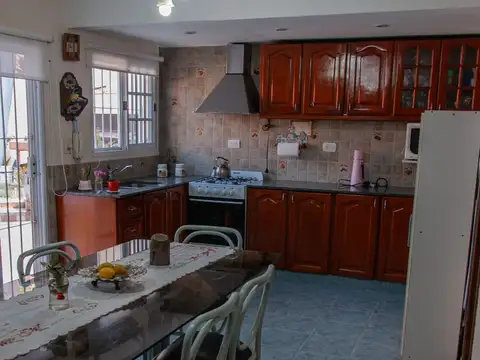 Casa 5 ambientes con 3 baños