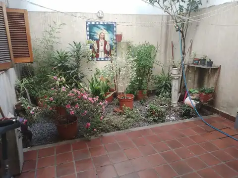 Departamento 3 ambientes con patio al contra. fte. en Villa