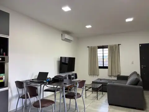 Casa 2 ambientes con 1 baño