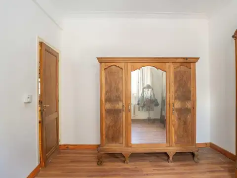 Avenida Presidente Roque Sáenz Peña 700