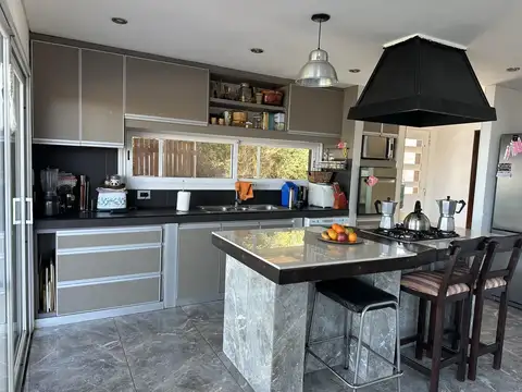 Casa en Alquiler con 1 cochera