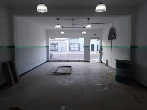 LOCAL AMPLIO REMODELADO EXCELENTE UBICACIÓN SOBRE RODLFO LÓPEZ