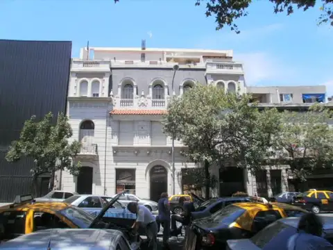 Av. Caseros 1300, Piso 2º