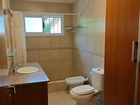 Casa 4 ambientes con 1 baño