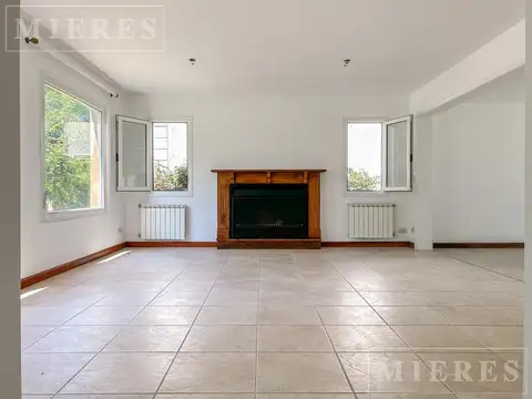 Casa en Alquiler con 1 cochera