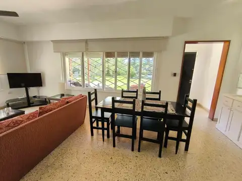 Casa 6 ambientes con 4 baños