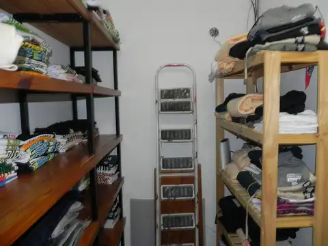 ESPECTACULAR LOCAL EN ESQUINA, 13 X 4, SON 2, JUNTOS O SEPARADOS