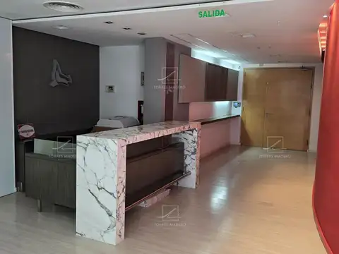 Oficina en Alquiler con 2 cocheras