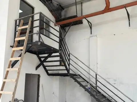 Galpón - Depósito  750 m2.  en Barracas   - ALQUILER