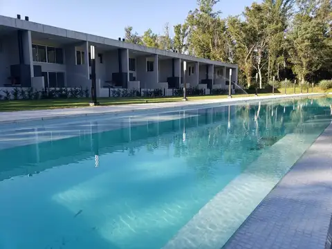 Casas en venta - 10 unidades de 4 amb con pileta y guardacoche doble - LOIACONO PROPIEDADES