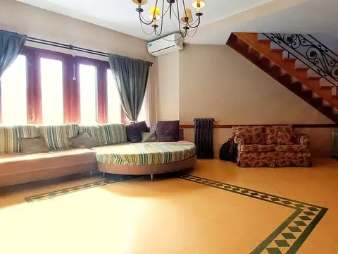 Casa 5 ambientes con 3 baños