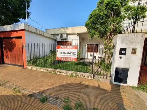 FINANCIACION! SOLIDA CASA EN PLANTA BAJA DE 3 AMBIENTES (EN PH) CON JARDIN O FONDO EN VENTA. OLIVOS