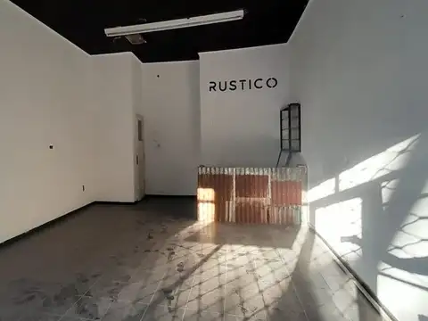 Local en Alquiler en Monte Castro, $ 900.000