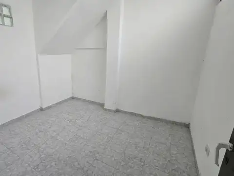 Depto Tipo Casa en Alquiler en Lanus Este, $ 430.000
