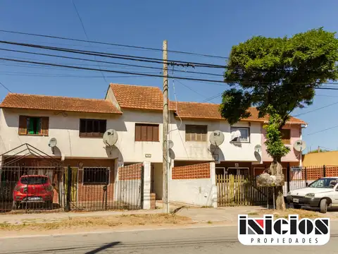 Dúplex: Carreras Nº 1.052, Entre Solís Y Calvetti. El Silvio - C913