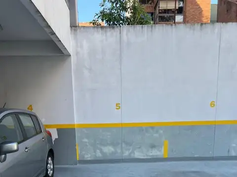 COCHERA DESCUBIERTA EN PLANTA BAJA - VILLA URQUIZA