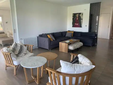 ACCESO A EL CANTON 100