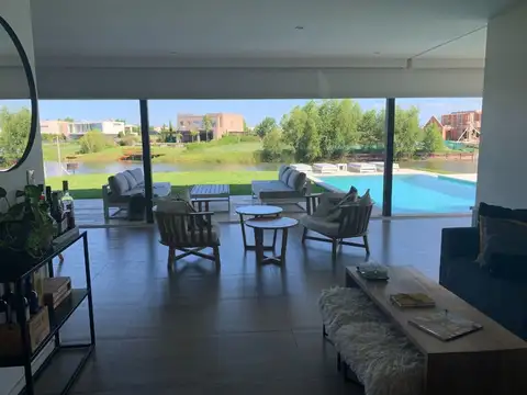 Casa en Venta en El Canton, USD 460.000