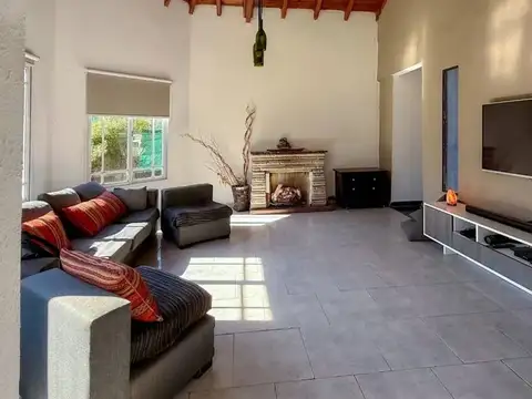 Casa en Venta en Countries y Barrios Cerrados en Berazategui, USD 240.000