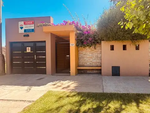 SE VENDE CASA EN BRAGADO CON PILETA
