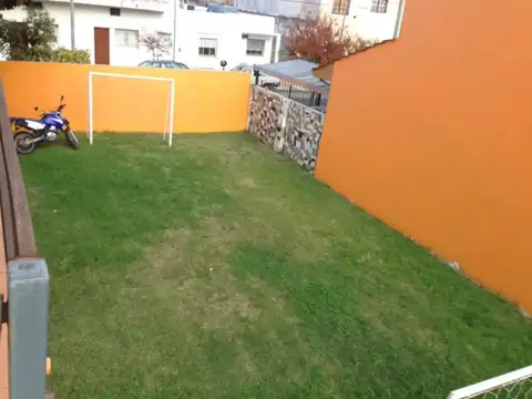 Lote en excelente entorno, a 4 cuadras de Panamericana y Thames. FOS 0.6 y FOT 1.2