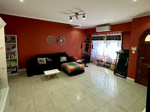 CASA 3 AMBIENTES GRANDES CON PATIO Y QUNICHO
