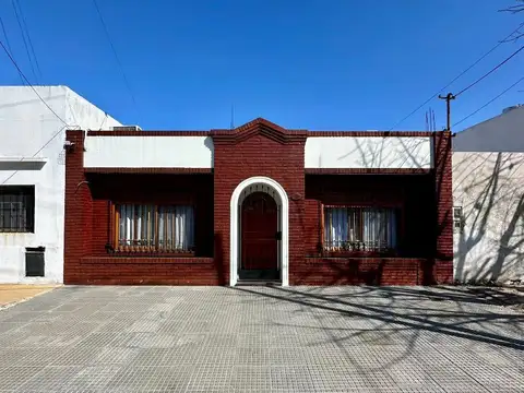 CASA 3 AMBIENTES GRANDES CON PATIO Y QUNICHO