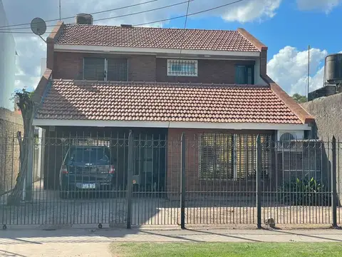 VENTA CASA 3 AMBIENTES MÁS 3 DEPTOS TRUJUI MORENO