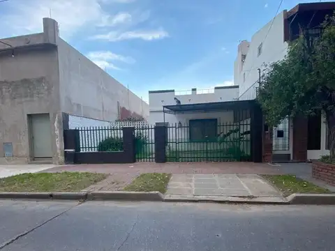 Venta - Casa de 4 ambientes en Ramos Mejia - acepta permuta