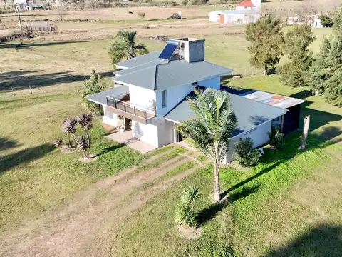 Granja con Casa y Cabañas Acceso a Colón