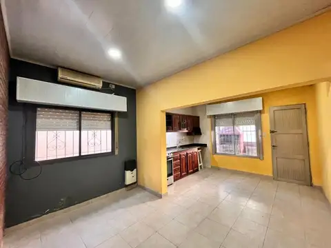 Casa 4 ambientes con 1 baño
