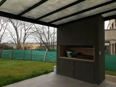 Casa 4 ambientes con 3 baños