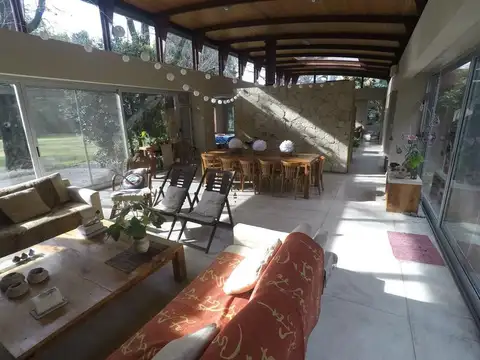 Venta casa en el cortijo. Excelente lote y unica por diseño y calidad constructiva. 3 habitaciones b