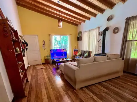 Casa 4 ambientes con 2 baños