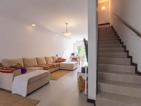 VENTA CASA DUPLEX 4 AMB COCHERA CARAPACHAY