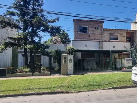 EN VENTA EN HURLINGHAM CASA DE 4 AMBIENTES HECHA A NUEVO - FICHA 10173