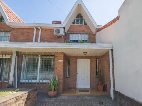 Martinez ,Excelente Duplex , 4 ambientes, con quincho .