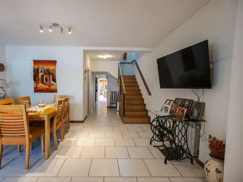 Martinez ,Excelente Duplex , 4 ambientes, con quincho .