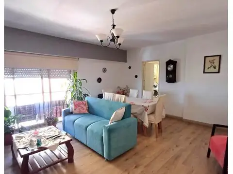 Excelente 4 ambientes muy luminoso con Cochera