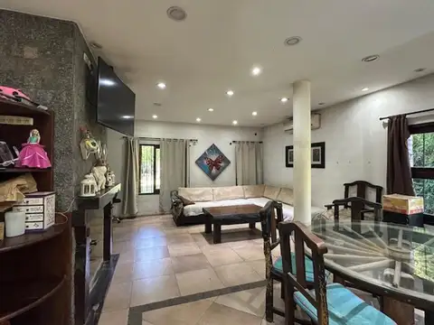 Casa en Venta con 7 cocheras