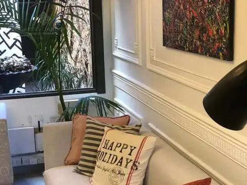 Espectacular Casa de Corte Antiguo reciclada en su totalidad en la mejor cuadra de Escalada 