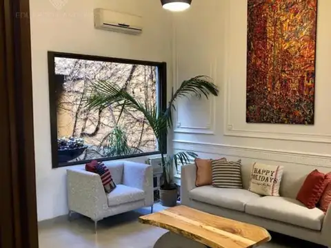 Espectacular Casa de Corte Antiguo reciclada en su totalidad en la mejor cuadra de Escalada 