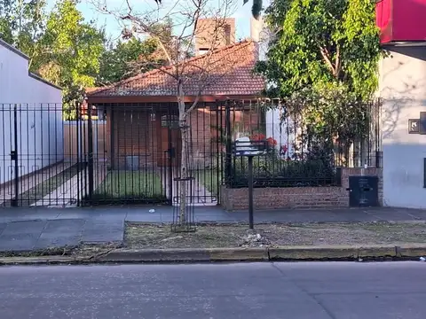 CASA 3 AMB  EN UBICACION PRIVILEGIADA MERLO CENTRO